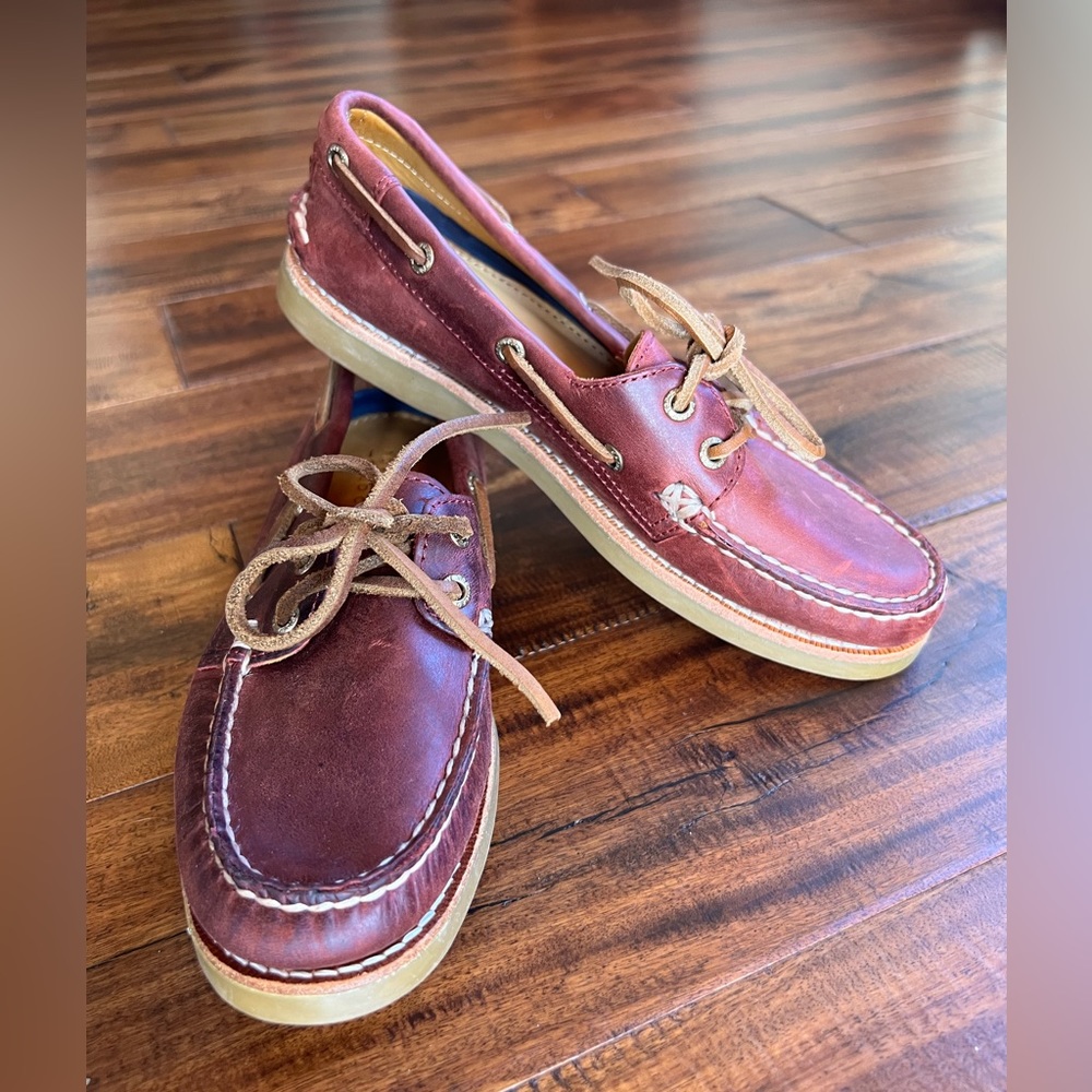 EUC Women sample Sperry Shoes size 6M